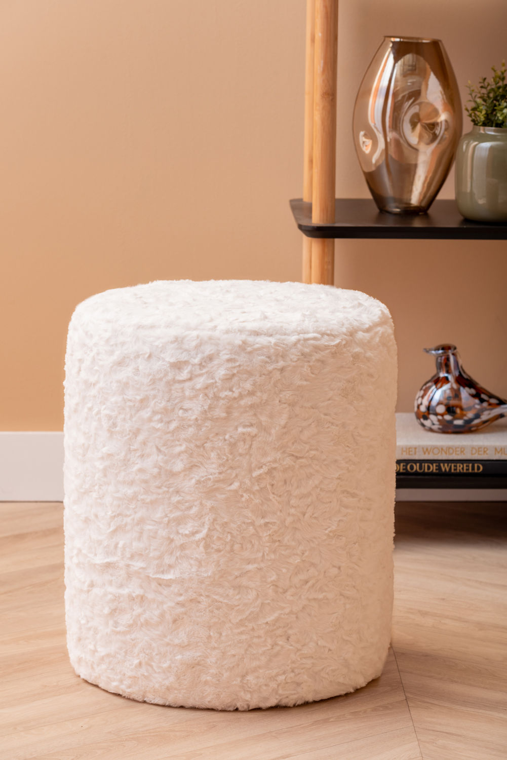 Leitmotiv Pouf Tierno furry white