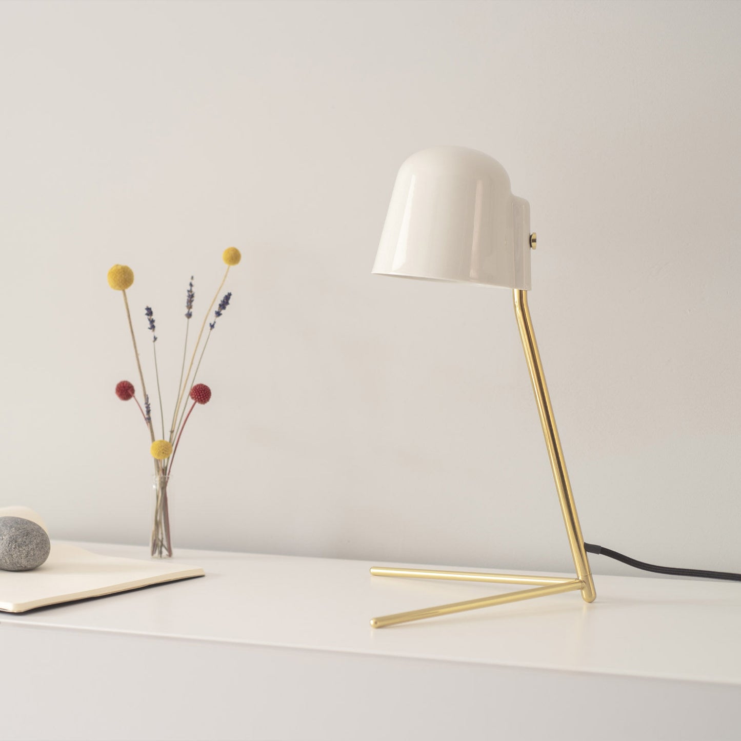 ikitree Creative Director desk lamp